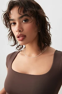 T-shirt ultracourt contour à col carré