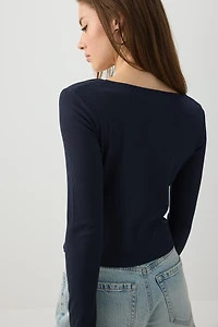 Haut à col bénitier et manches longues