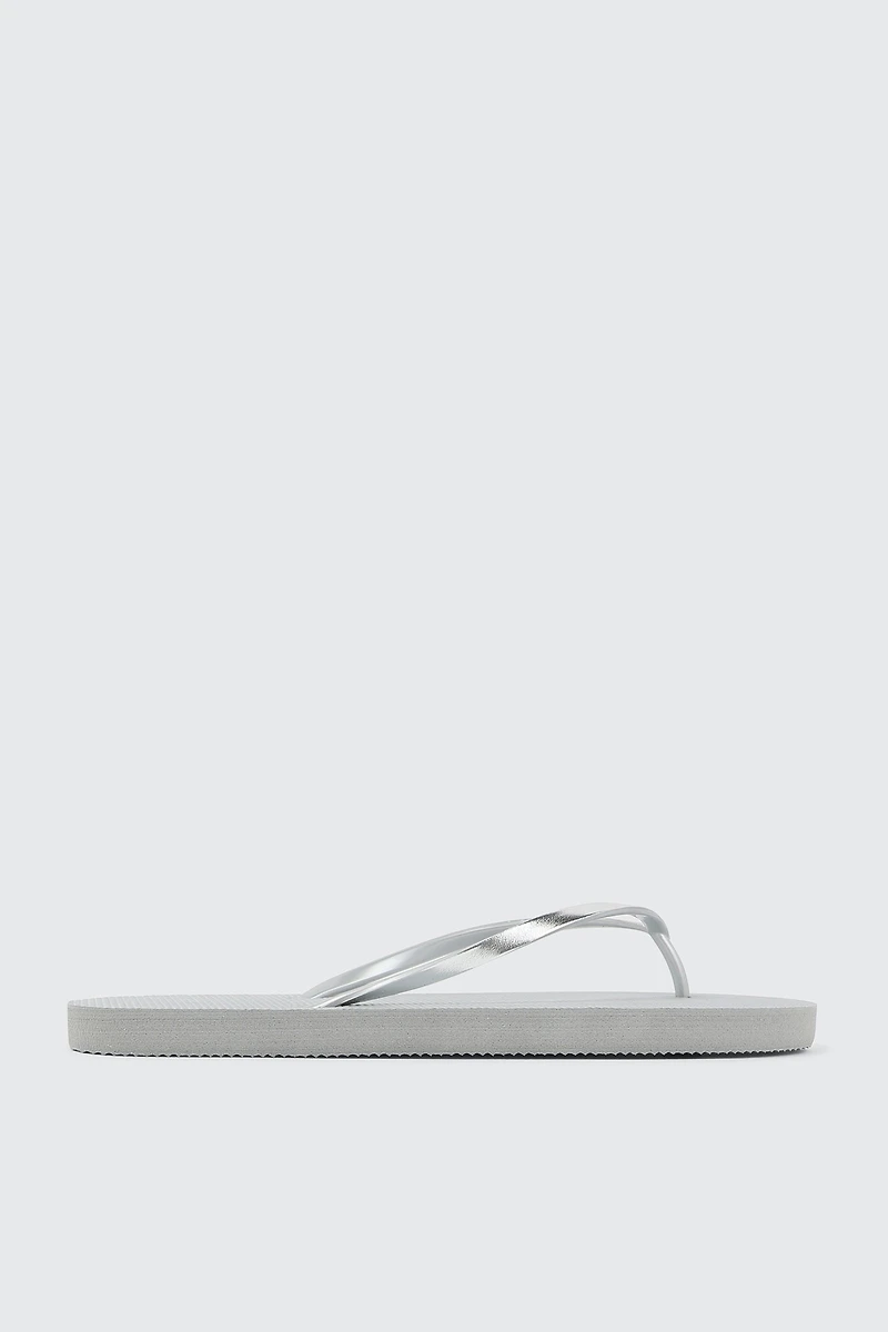 Ardene Shiny Flip-Flops Sandals in Silver | Size | Eco-Conscious