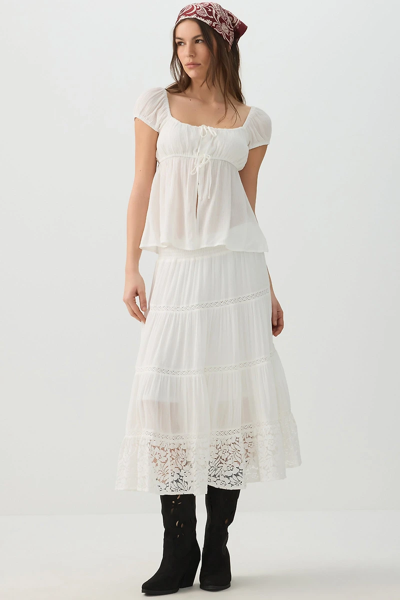 Haut de style nuisette à manches bouffantes