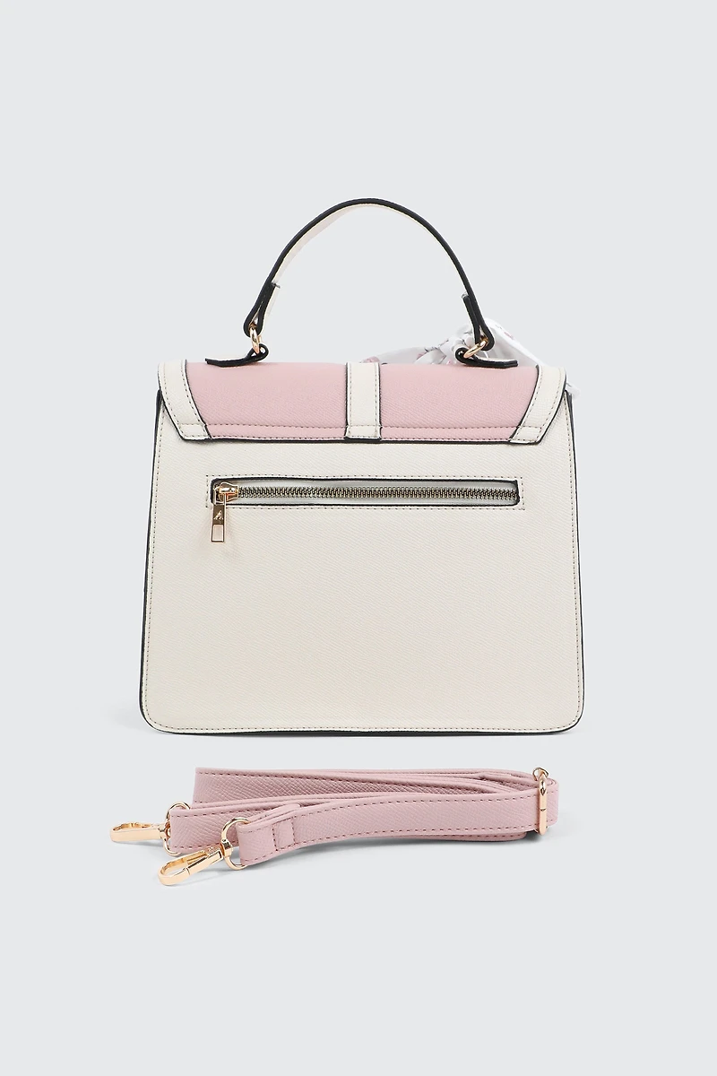 Sac carré à poignée et détail de foulard