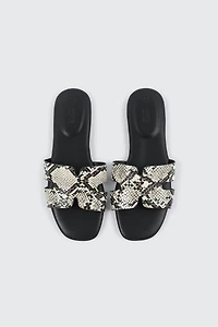 Sandales plates à bride en H