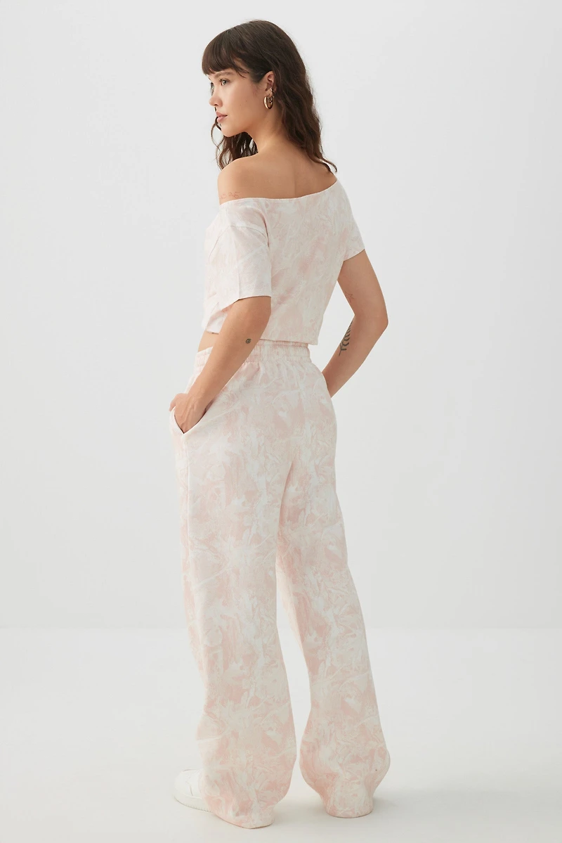 Pantalon à jambe large en molleton camouflage rose