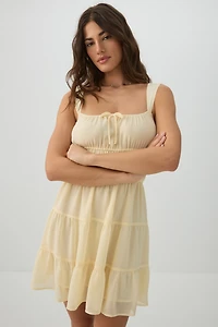 Robe courte smockée à volants