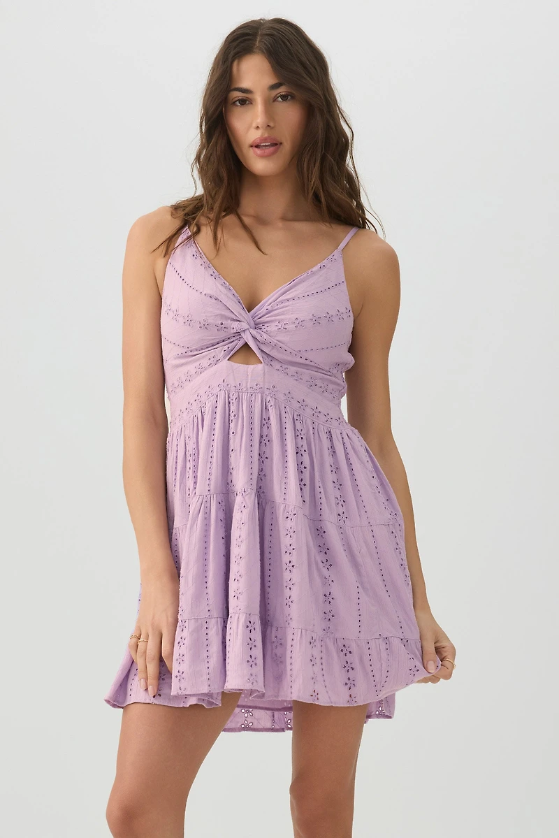 Robe mini torsadée à œillets