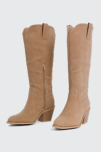 Bottes de cowboy aux genoux