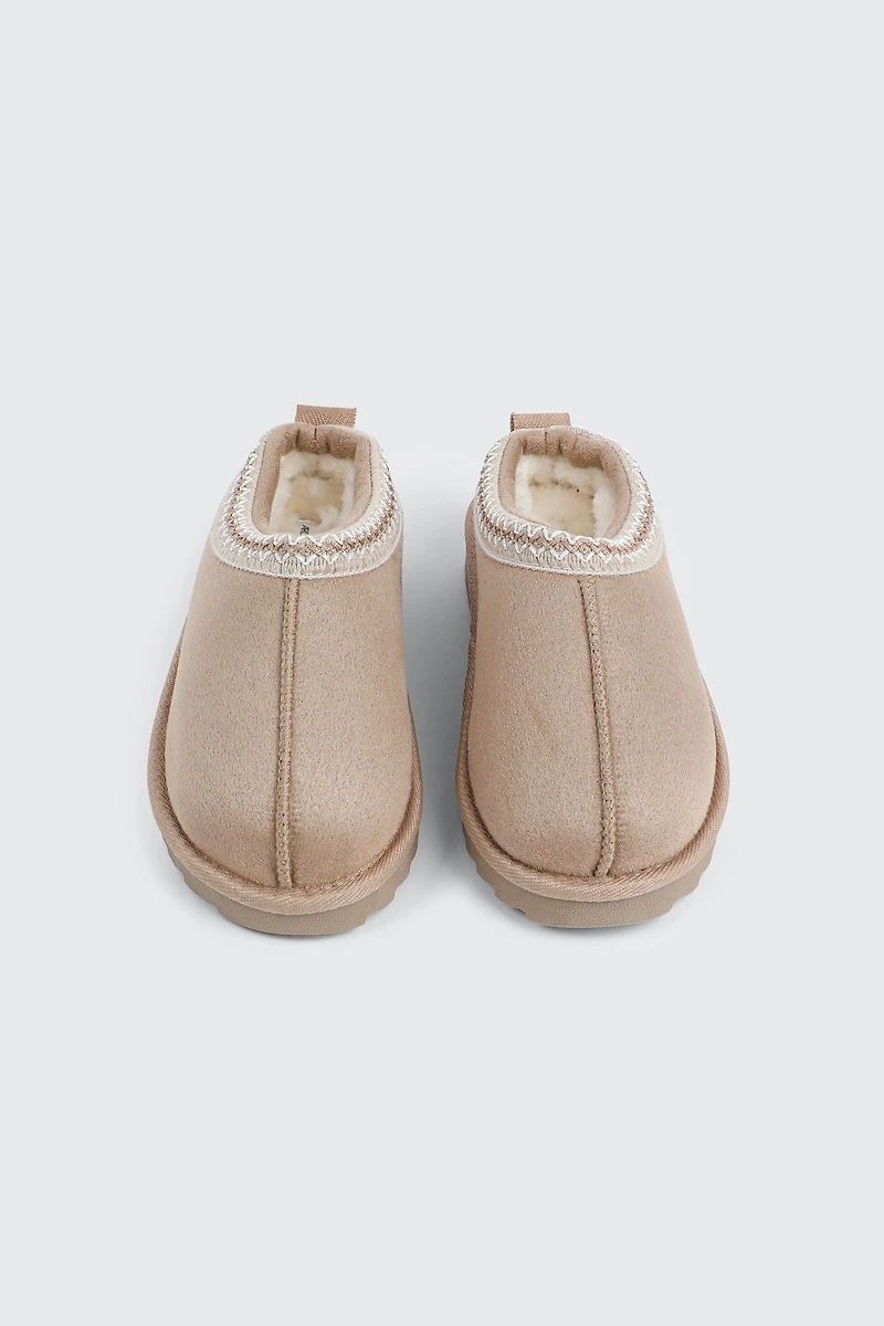 Sabots en faux mouton à bordure accent