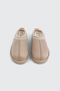 Sabots en faux mouton à bordure accent