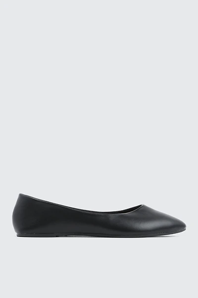 Ardene Pointy Toe Flats in Black | Size | Faux Leather