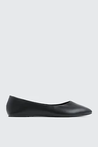 Ardene Pointy Toe Flats in Black | Size | Faux Leather