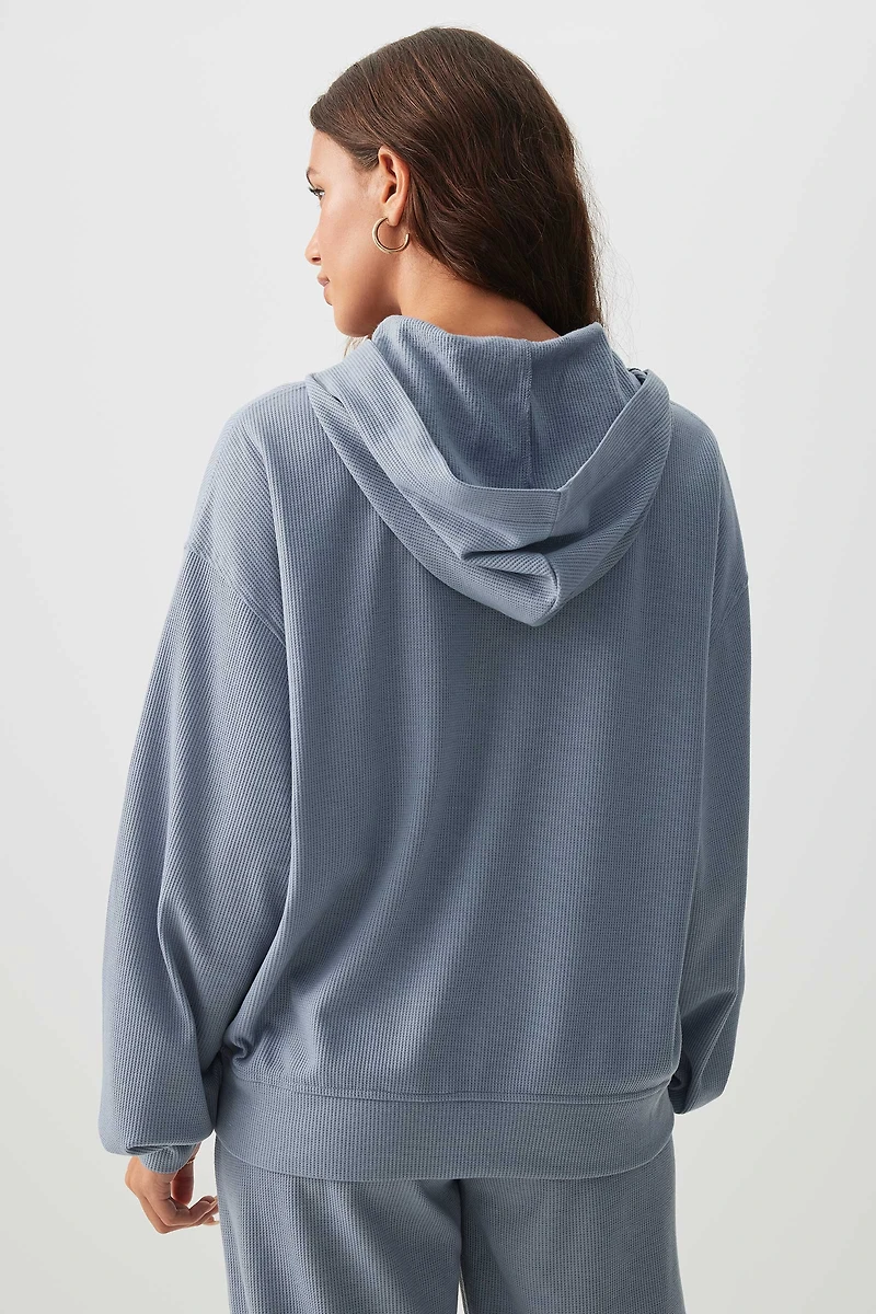 Veste à capuchon et glissière en tricot gaufré