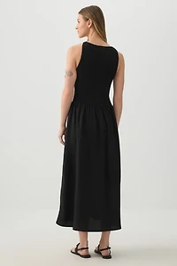 Robe midi smockée à col ras-du-cou