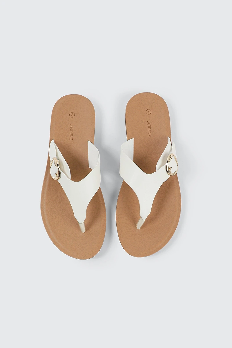 Sandales plates à boucle massive