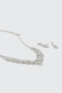 Ensemble collier et boucles d'oreilles ornés