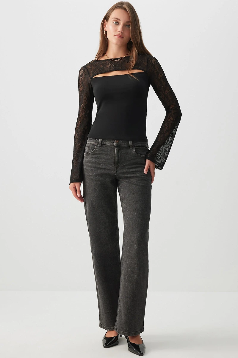 Haut ajouré à manches en dentelle