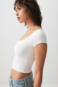 T-shirt ultracourt contour à col carr