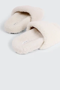 Pantouffles en fausse fourrure bouclée