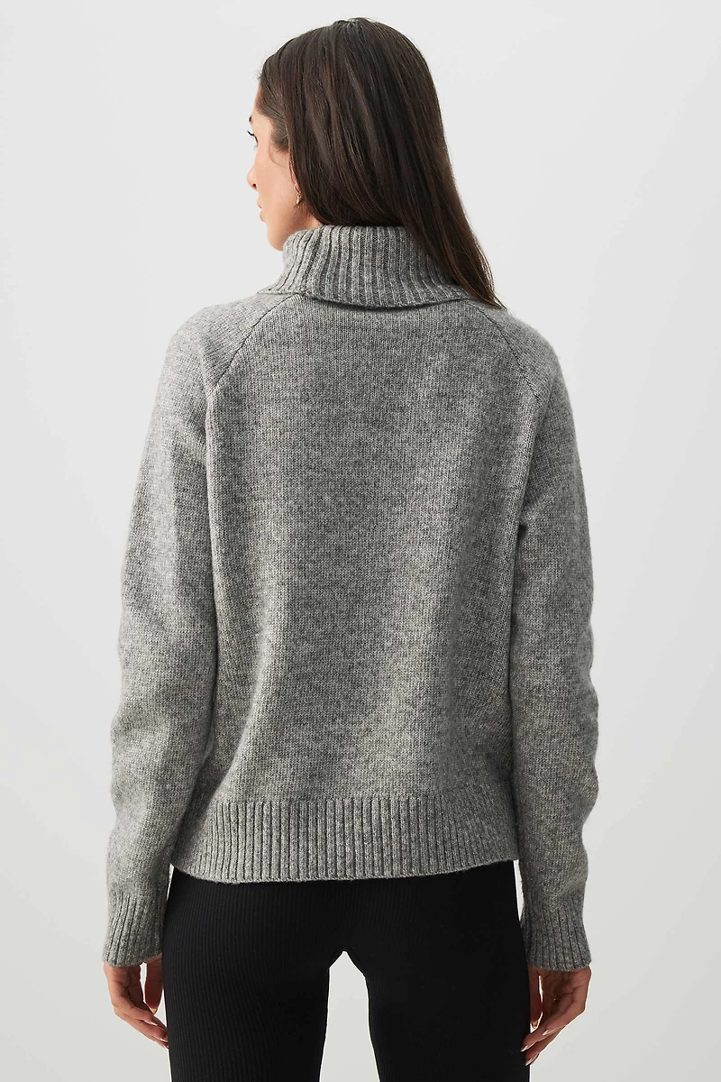 Chandail à col roulé en tricot pelucheux