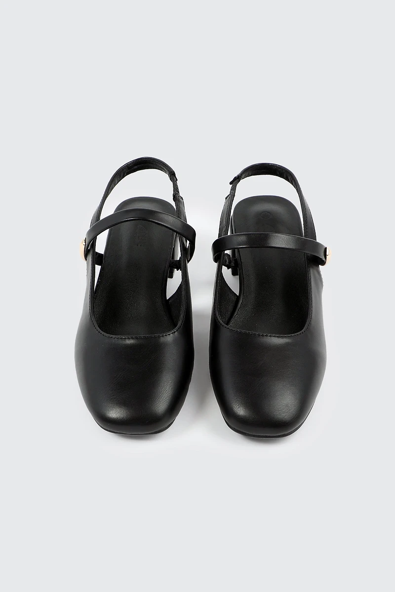 Chaussures à bride arrière et ornement en métal