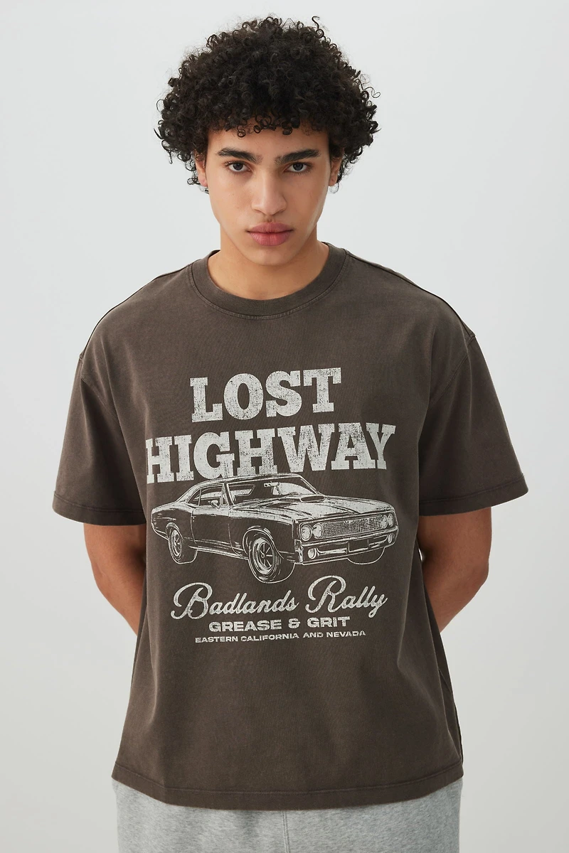 T-shirt graphique doux de coupe carrée