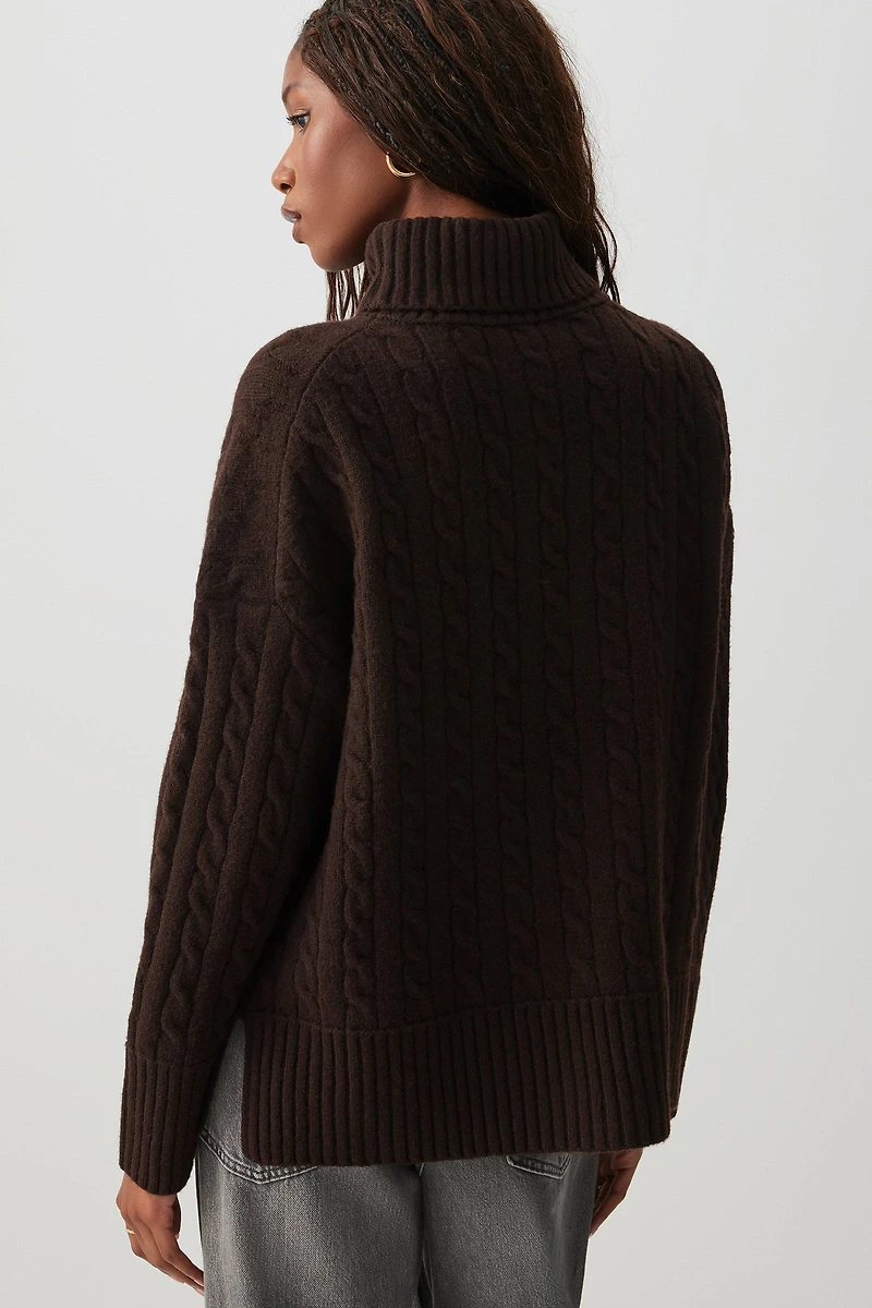 Chandail à col roulé en tricot torsadé