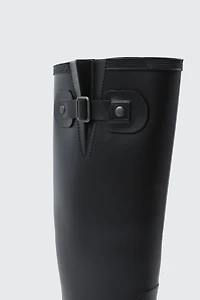 Bottes de pluie aux genoux