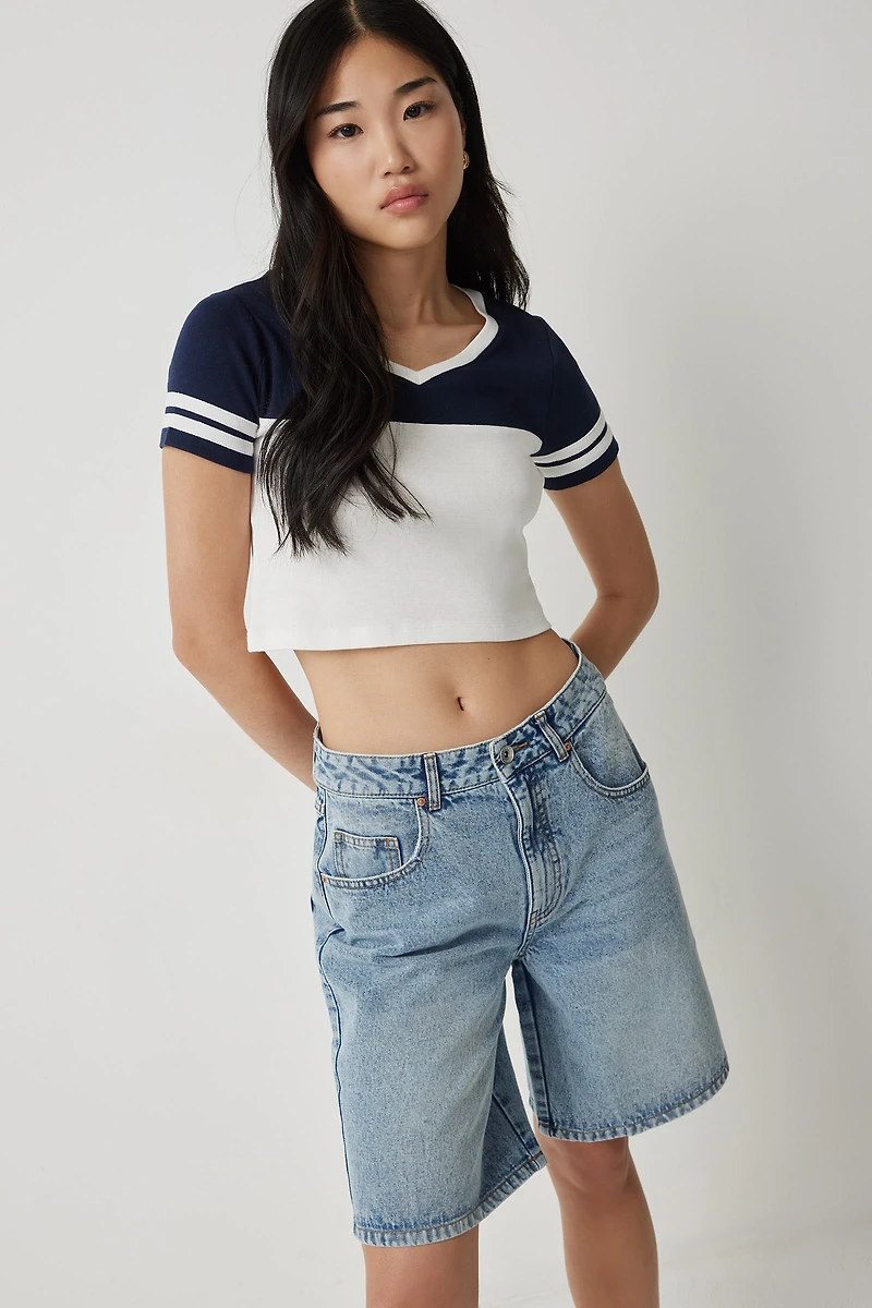 T-shirt col V à blocs de couleur