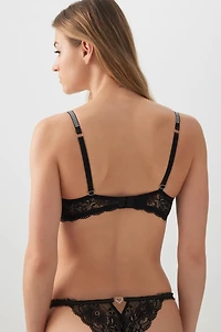 Culotte brésilienne en dentelle ajourée luxe