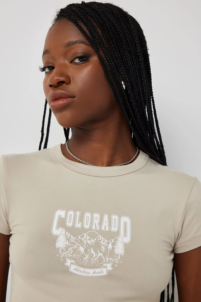 T-shirt court ajusté graphique