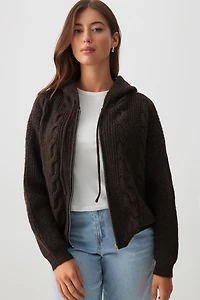 Veste à capuchon en tricot torsadé