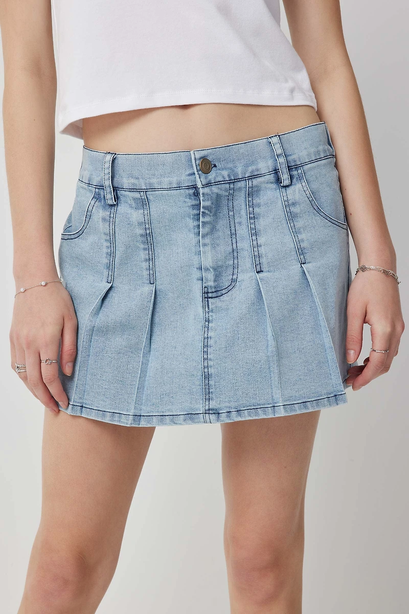 Jupe courte plissée en denim