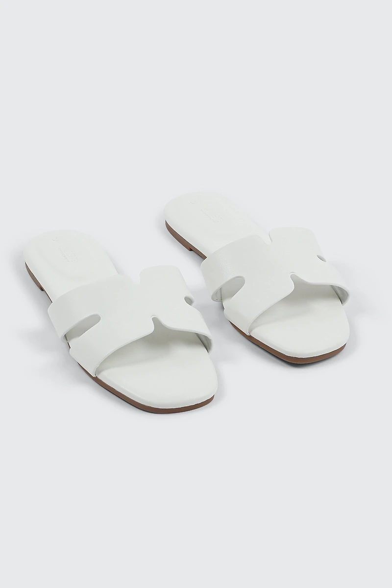 Sandales plates à bride en H