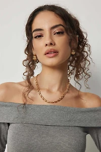 Haut court à manches longues et épaules dénudées