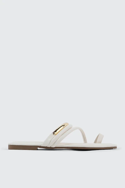 Sandales plates à bout carré et lanières