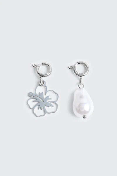 Duo de breloques pour maillot perle et hibiscus