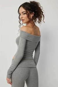 Haut court à manches longues et épaules dénudées