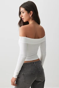 Haut court à manches longues et épaules dénudées