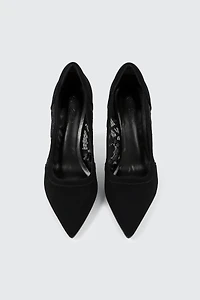 Escarpins en faux suède et dentelle