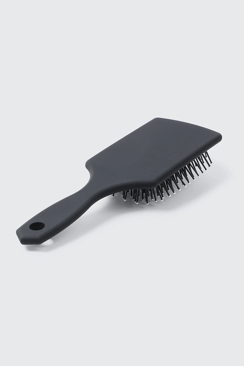 Brosse à cheveux noir mat