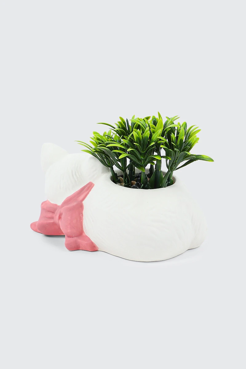 Plante artificielle dans un pot en chat