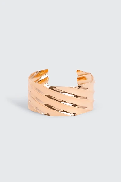 Ardene Twisted Bangle in Gold