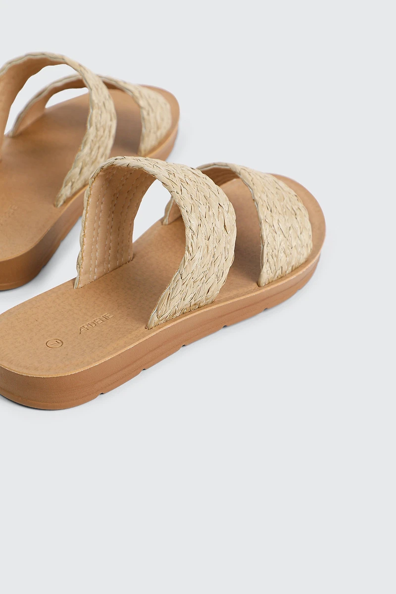 Sandales plates à deux brides en raphia