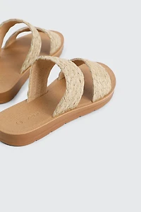 Sandales plates à deux brides en raphia