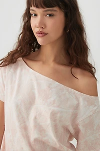 T-shirt à épaule dénudée camouflage rose