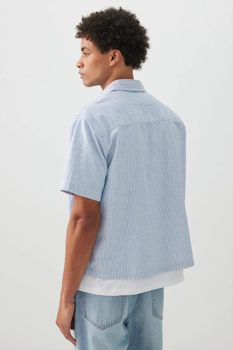 Chemise à manches courtes rayée