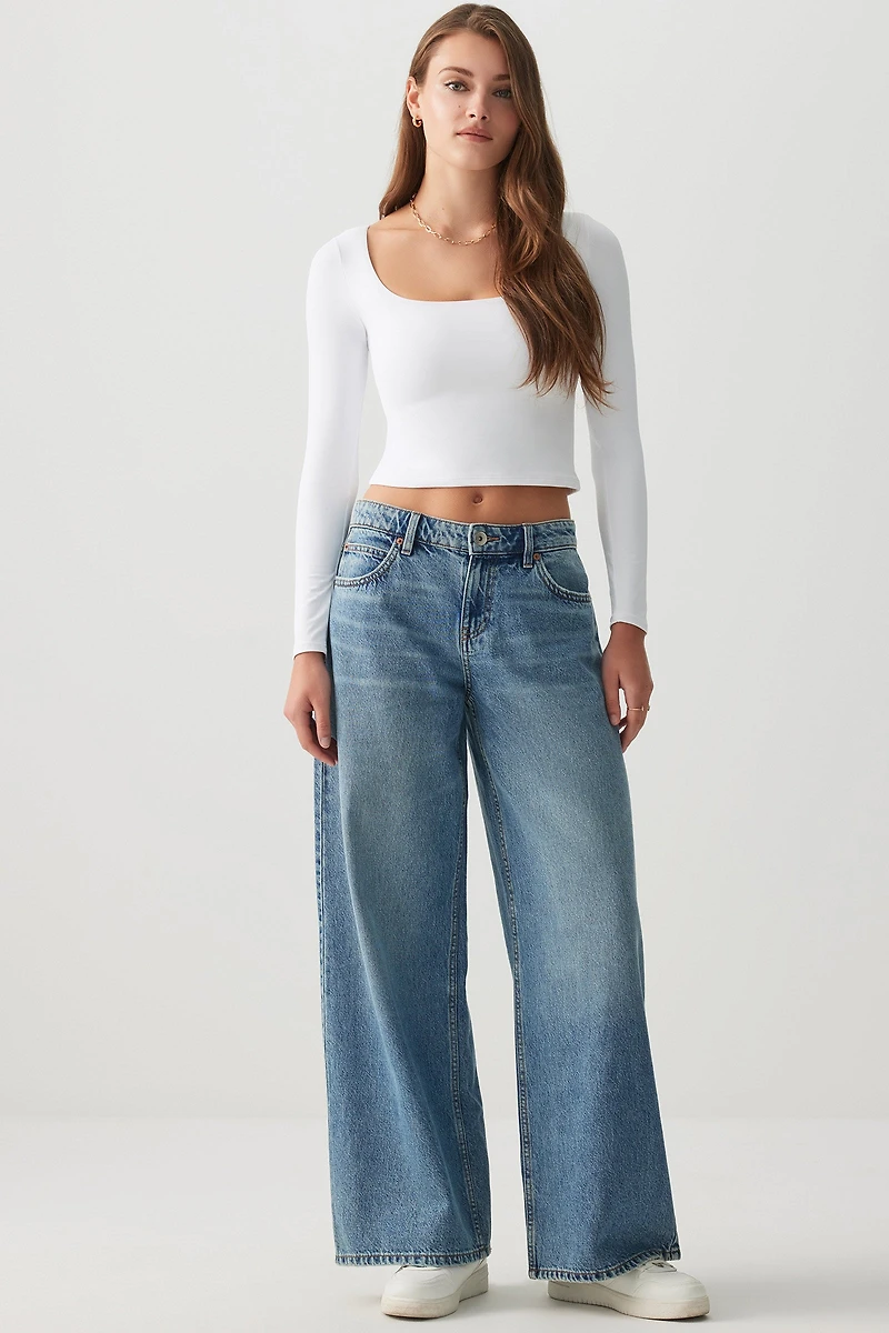 T-shirt à col dégagé et manches longues Contour