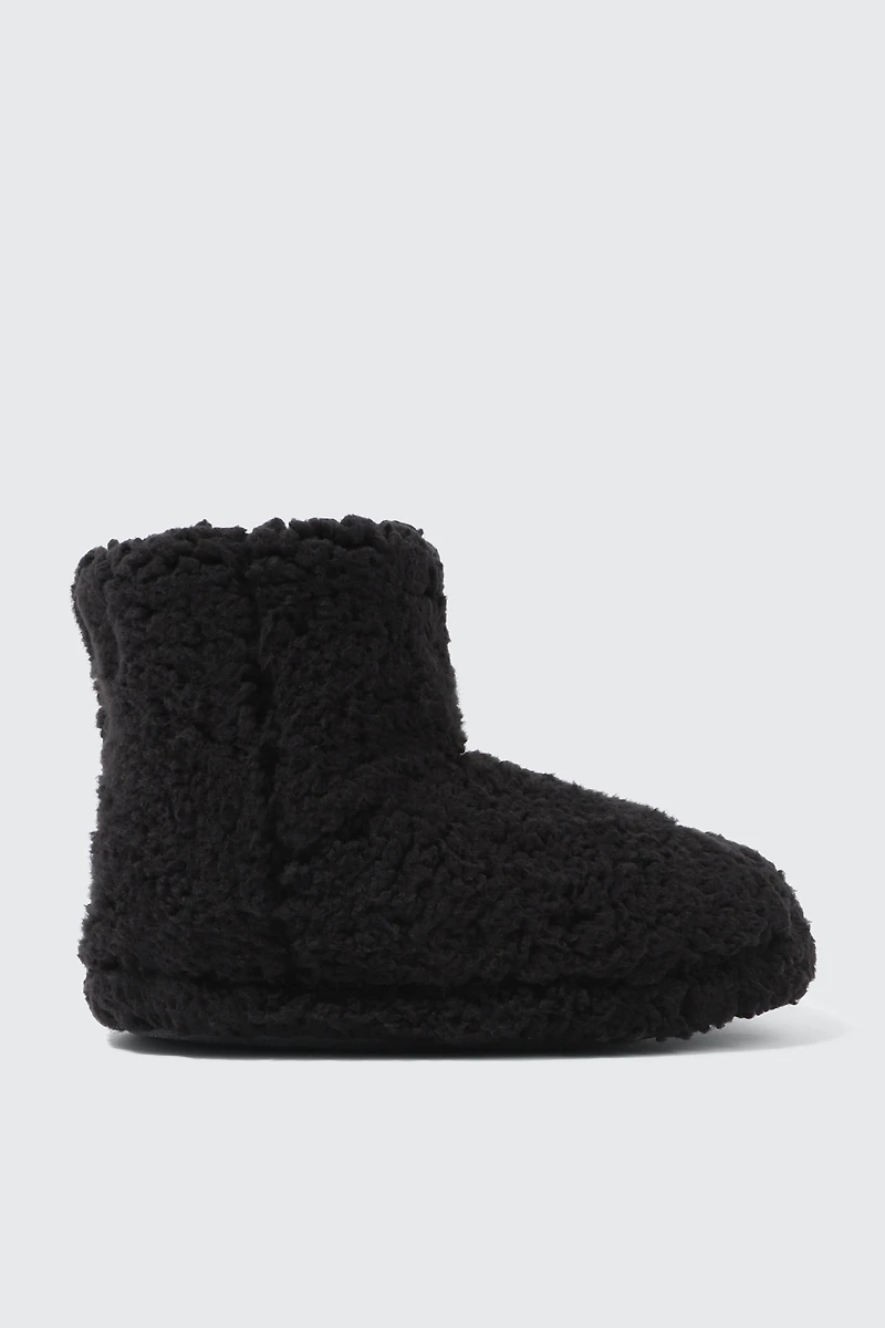Ardene Berber Fleece Bootie Slippers in Black | Size