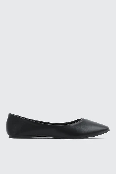Ardene Pointy Ballet Flats in Black | Size