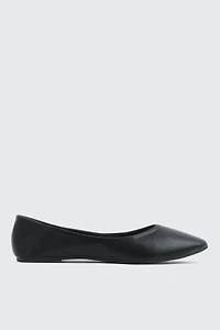 Ardene Pointy Ballet Flats in Black | Size