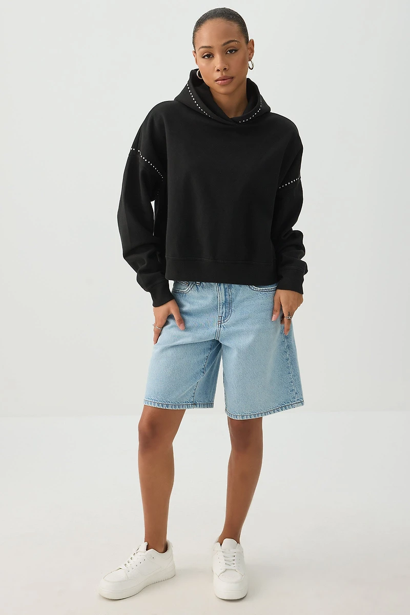 Chandail à capuchon clouté